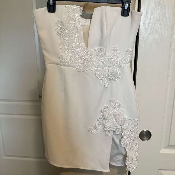 Revolve Sau Lee Fleur mini dress in white size 6 - Picture 3 of 5